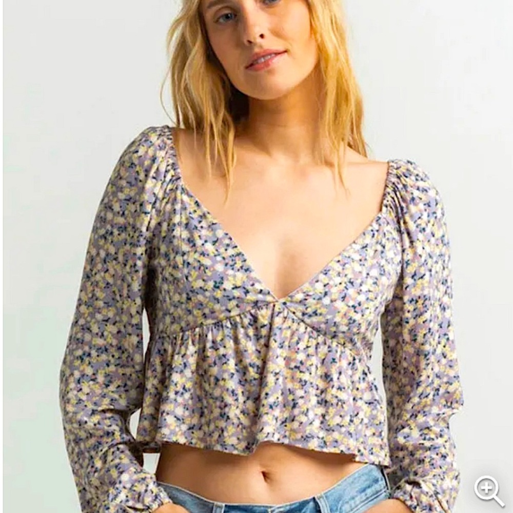 SKY AND SPARROW Ditsy Open Back Womens Babydoll Top from Tillys Size Small NWOT